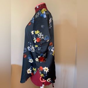 Navy flattering round collar, short sleeve lightweight top